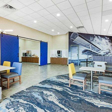 Hotel Wingate By Wyndham Wichita Airport Esterno foto