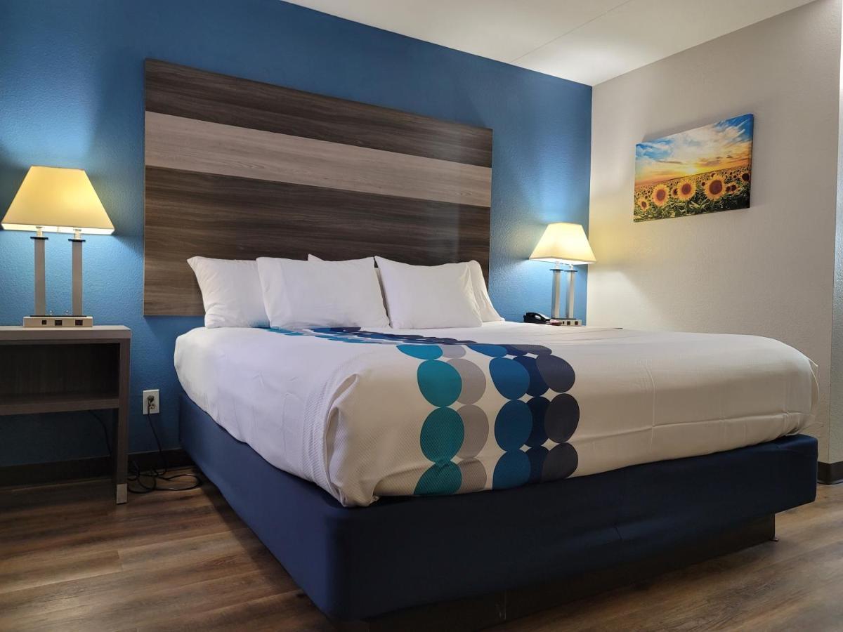 Hotel Wingate By Wyndham Wichita Airport Esterno foto