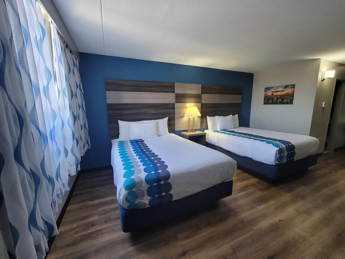 Hotel Wingate By Wyndham Wichita Airport Esterno foto
