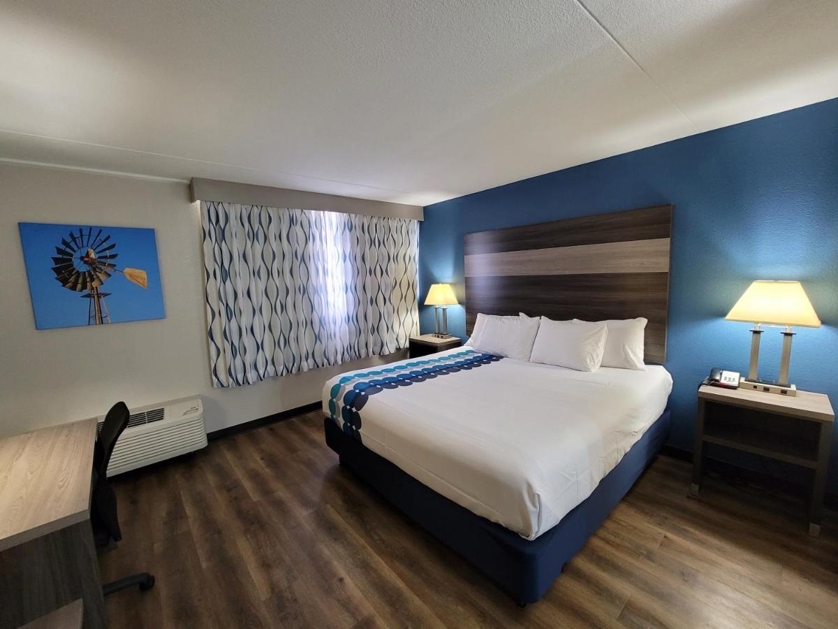 Hotel Wingate By Wyndham Wichita Airport Esterno foto