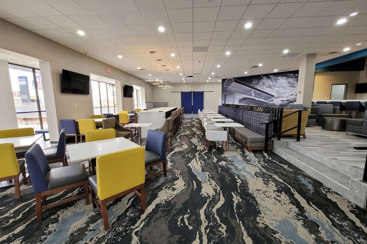 Hotel Wingate By Wyndham Wichita Airport Esterno foto