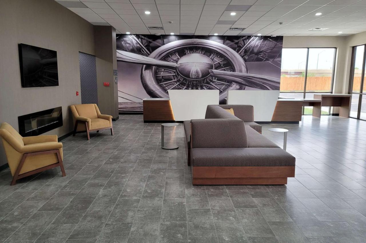 Hotel Wingate By Wyndham Wichita Airport Esterno foto