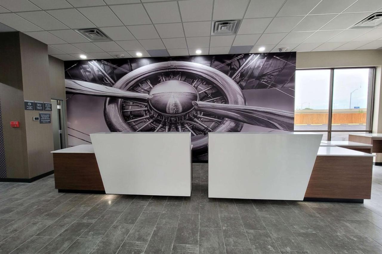 Hotel Wingate By Wyndham Wichita Airport Esterno foto