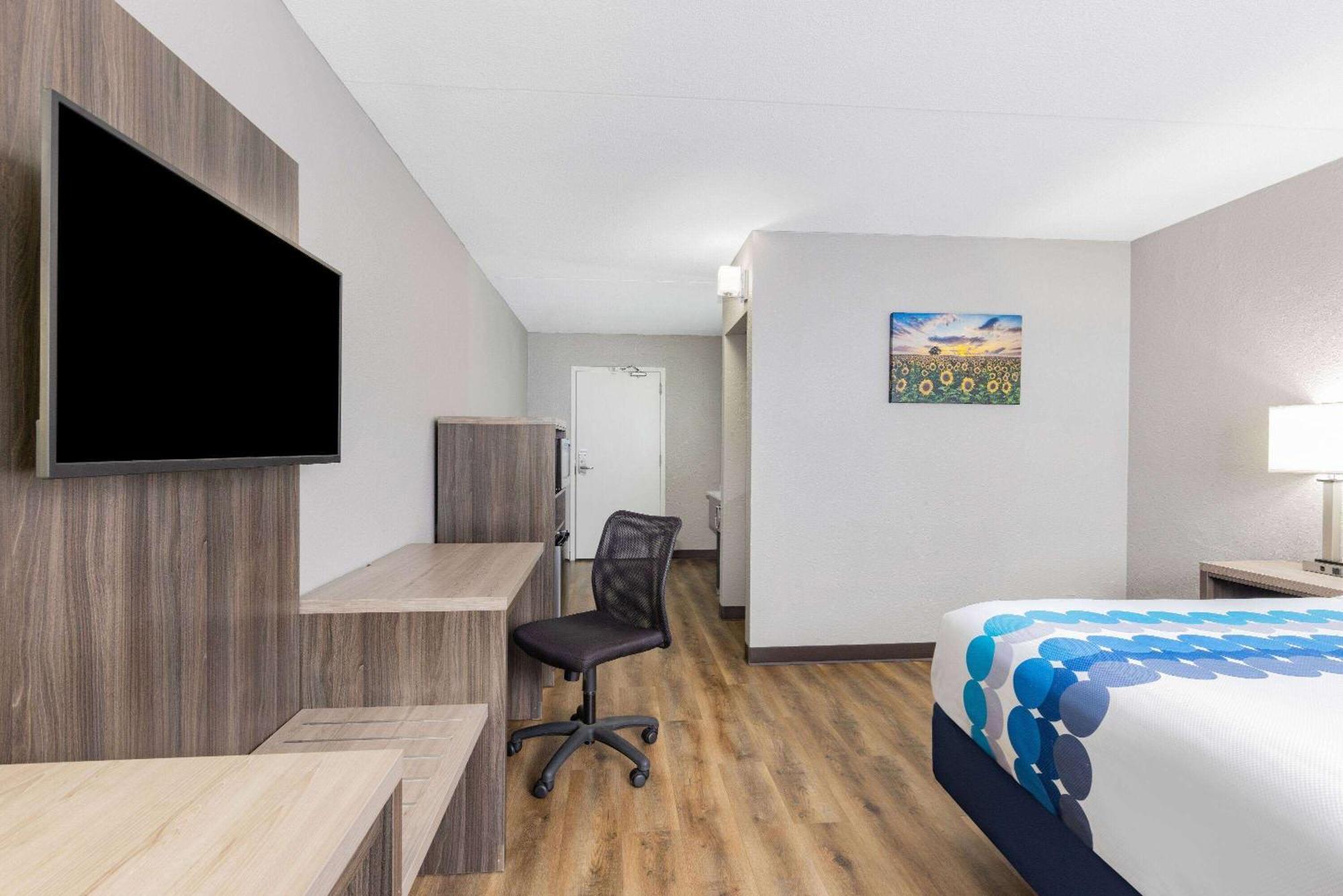 Hotel Wingate By Wyndham Wichita Airport Esterno foto