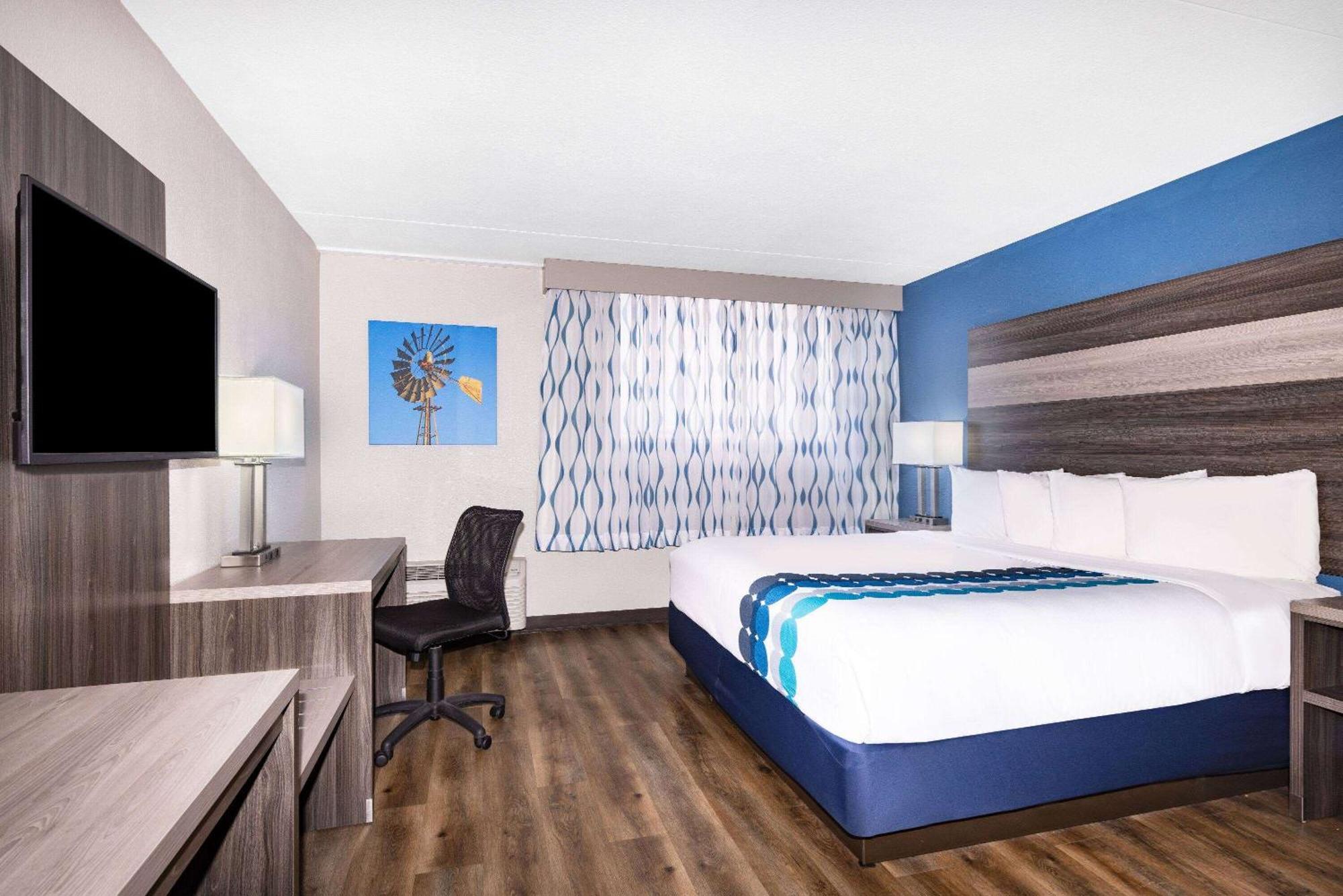 Hotel Wingate By Wyndham Wichita Airport Esterno foto
