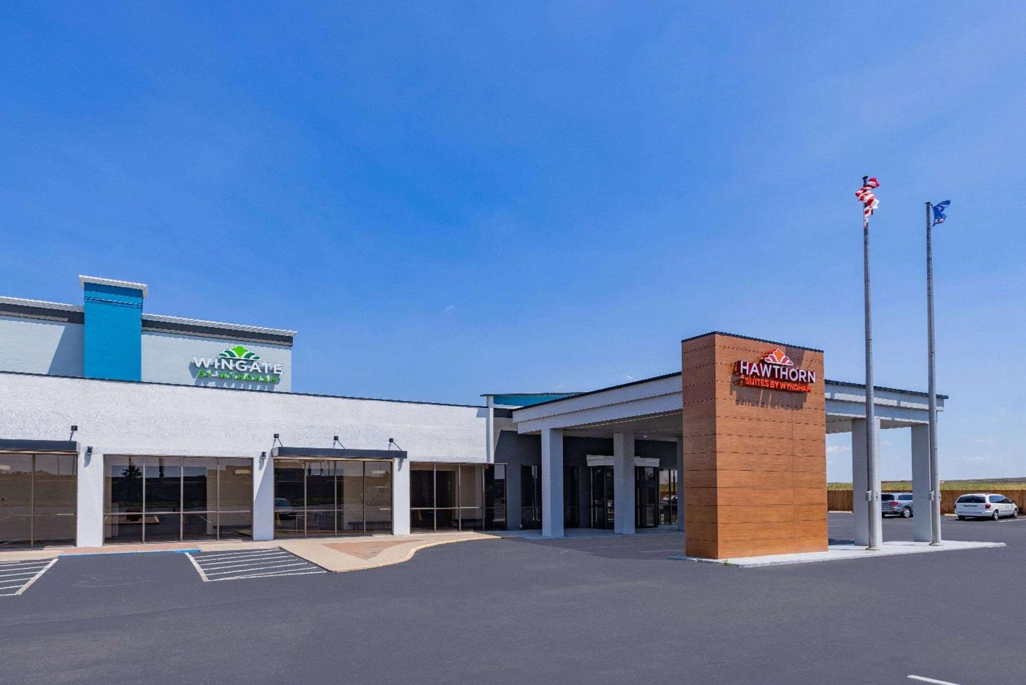 Hotel Wingate By Wyndham Wichita Airport Esterno foto