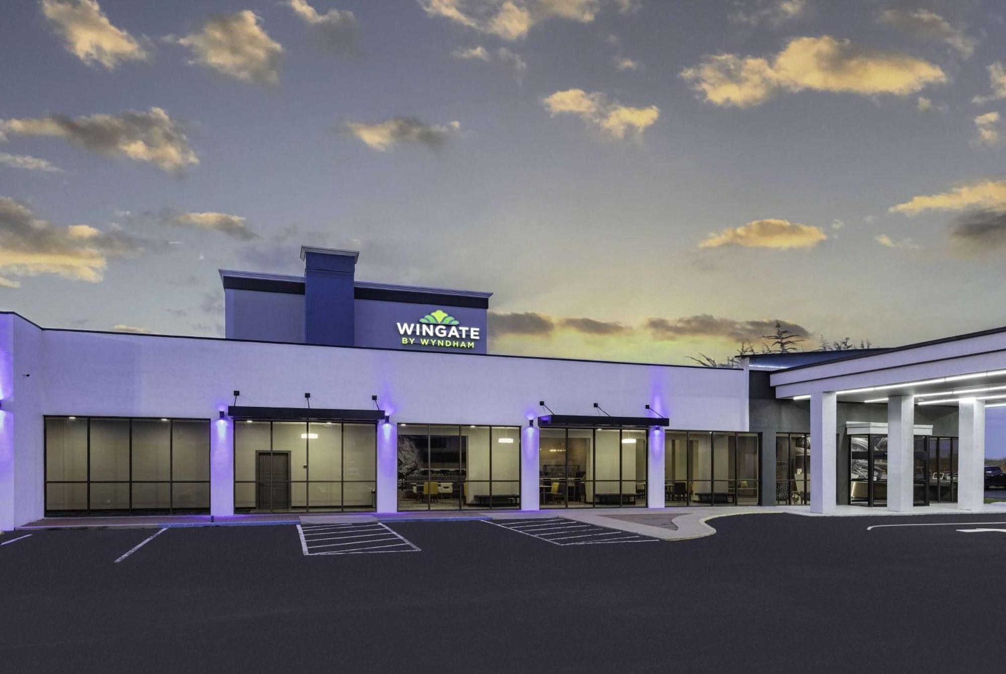 Hotel Wingate By Wyndham Wichita Airport Esterno foto