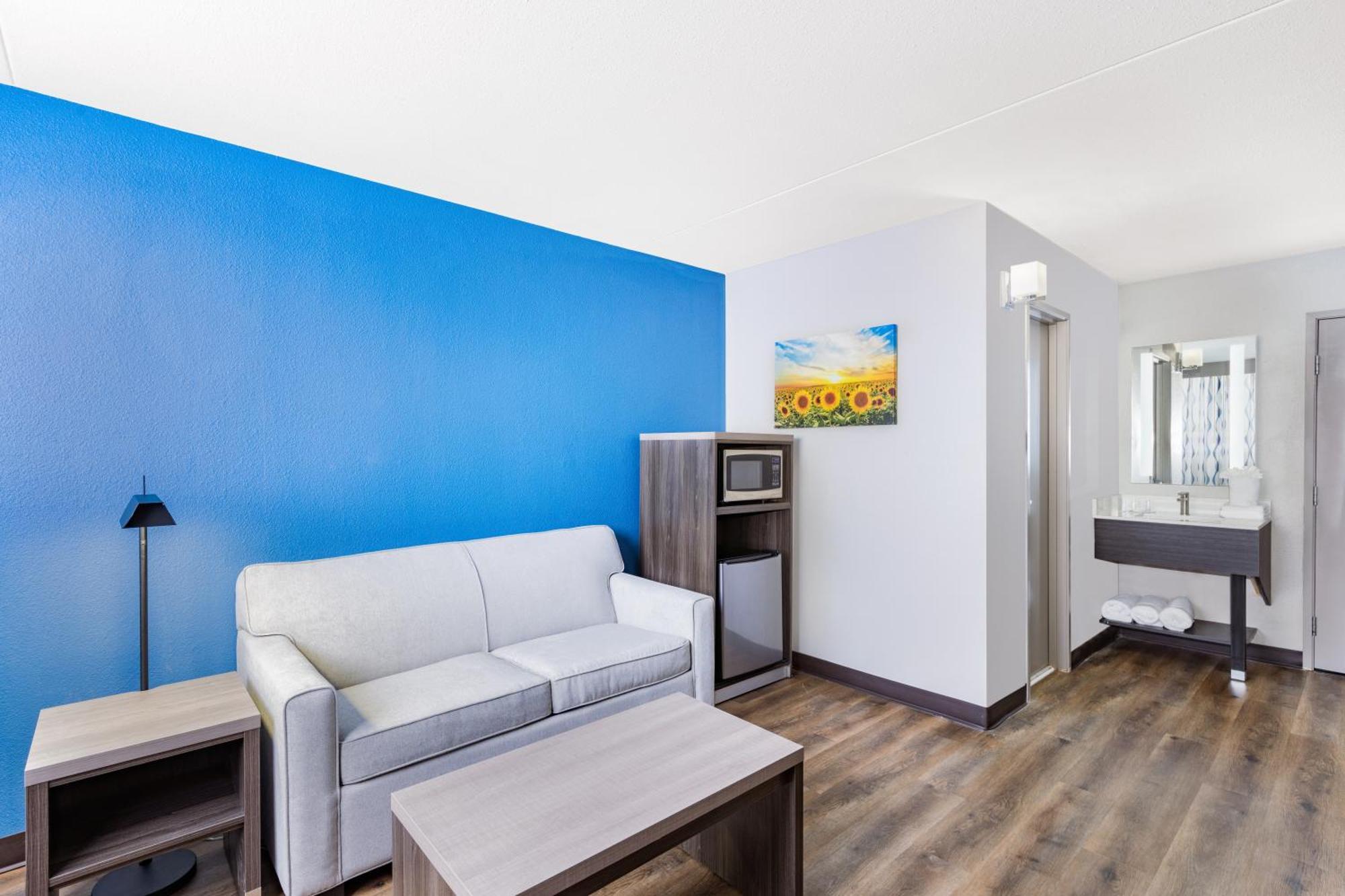 Hotel Wingate By Wyndham Wichita Airport Esterno foto