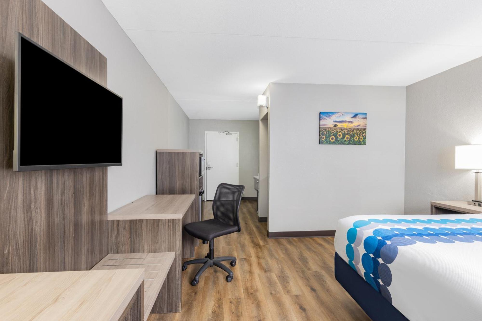 Hotel Wingate By Wyndham Wichita Airport Esterno foto