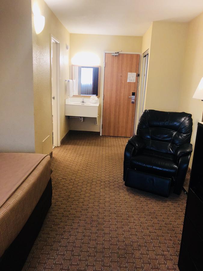 Hotel Wingate By Wyndham Wichita Airport Esterno foto