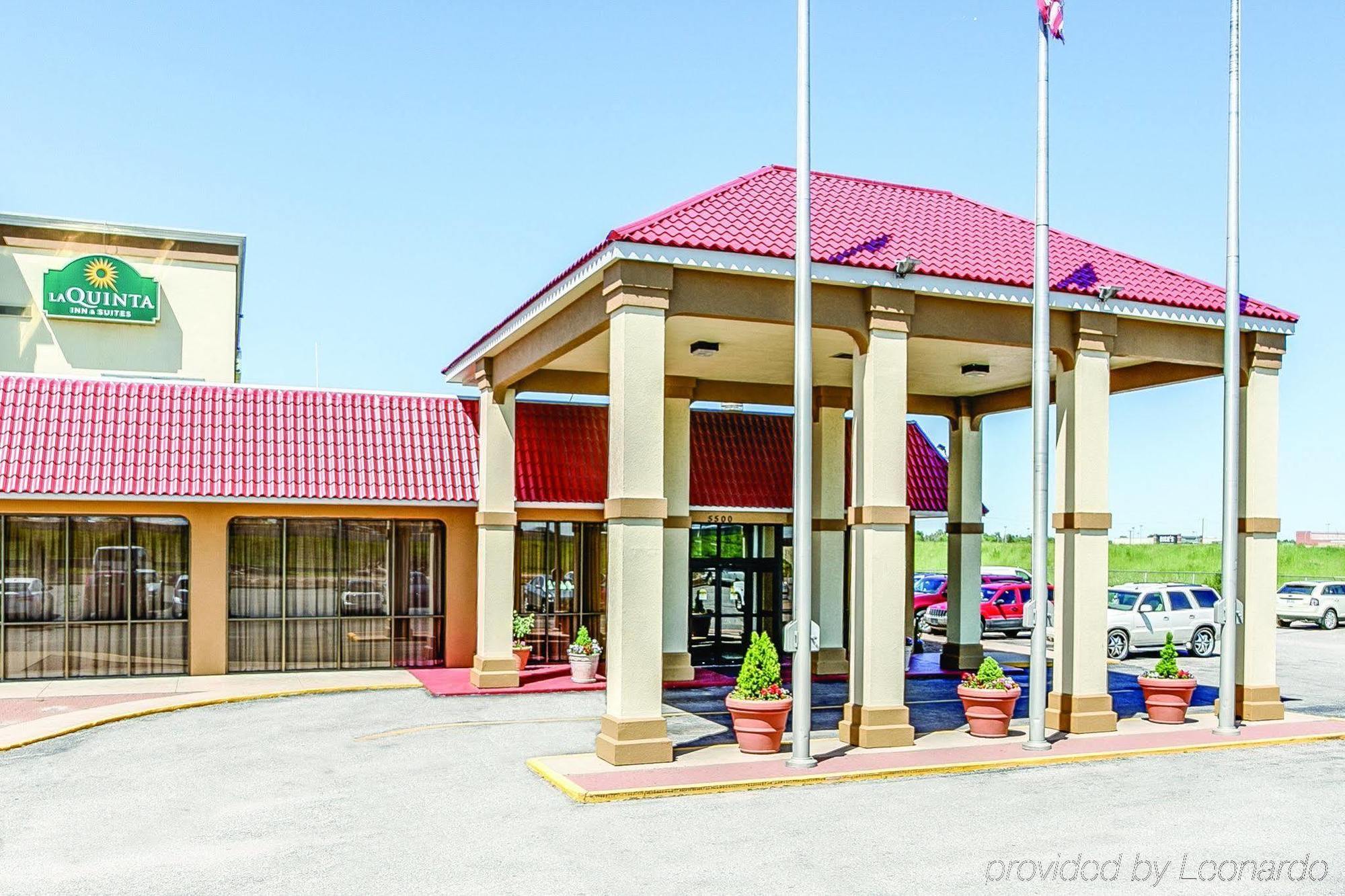 Hotel Wingate By Wyndham Wichita Airport Esterno foto