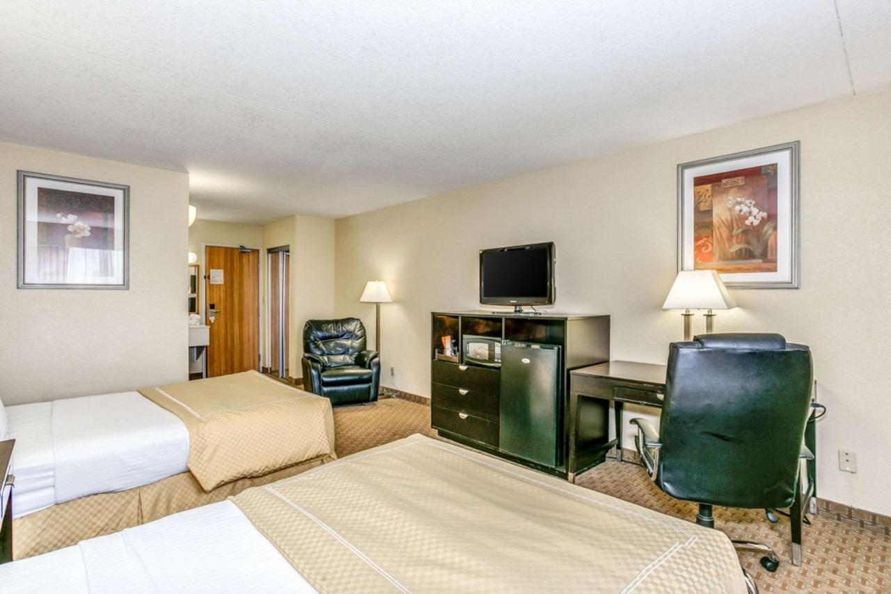 Hotel Wingate By Wyndham Wichita Airport Esterno foto